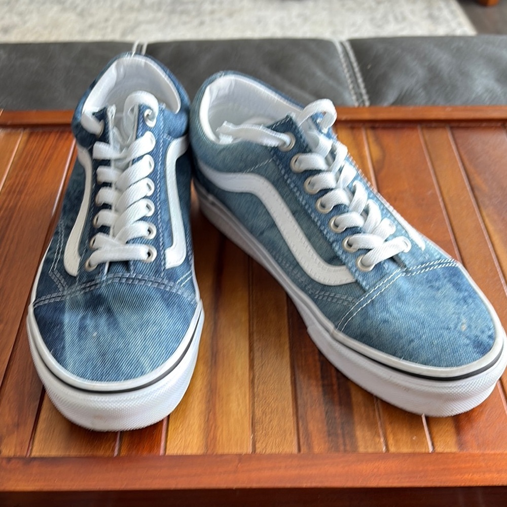 Vans Denim Blue Sneakers with White Accents. 6.5M. 8W